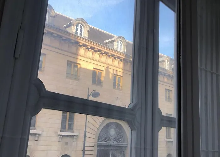 Luxury Apartment In Paris